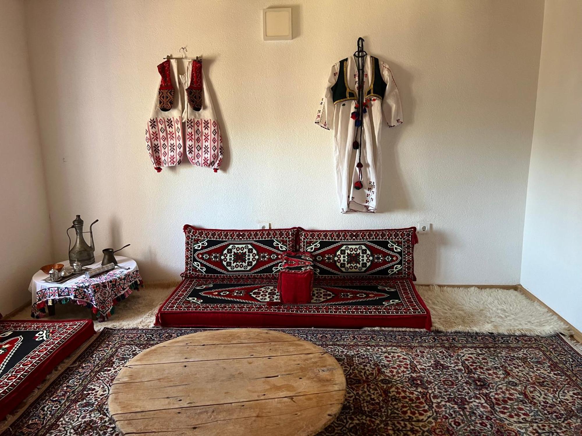 Bed and Breakfast Kod Kapetana Tea Gornji Lukomir Экстерьер фото