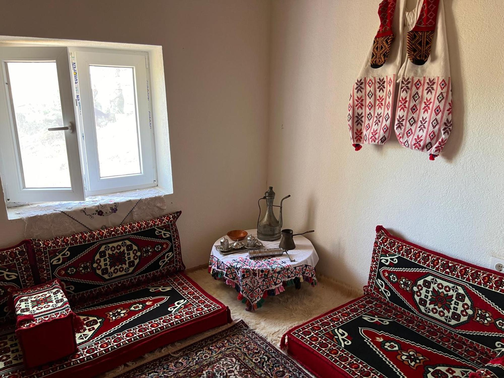 Bed and Breakfast Kod Kapetana Tea Gornji Lukomir Экстерьер фото