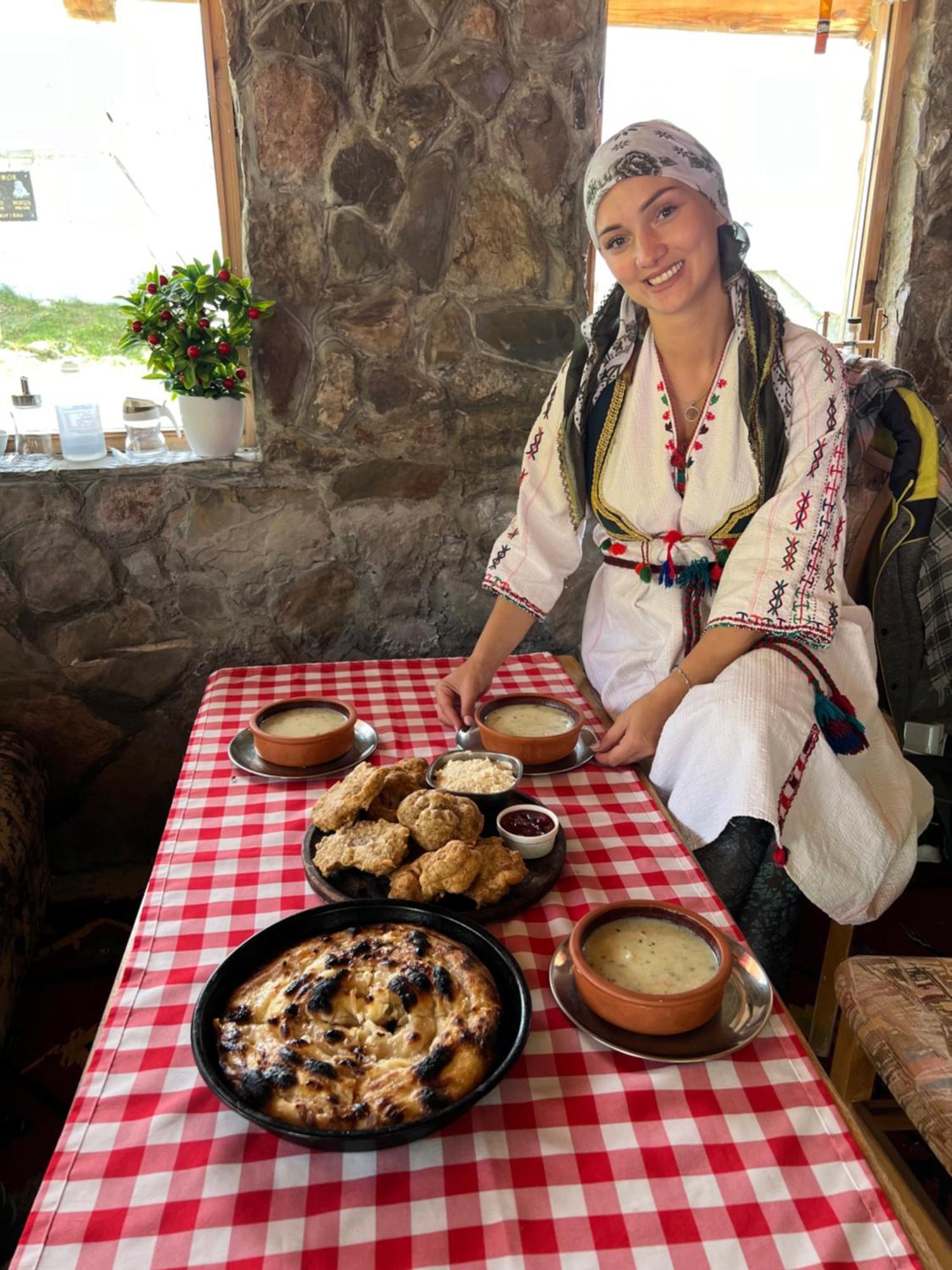 Bed and Breakfast Kod Kapetana Tea Gornji Lukomir Экстерьер фото