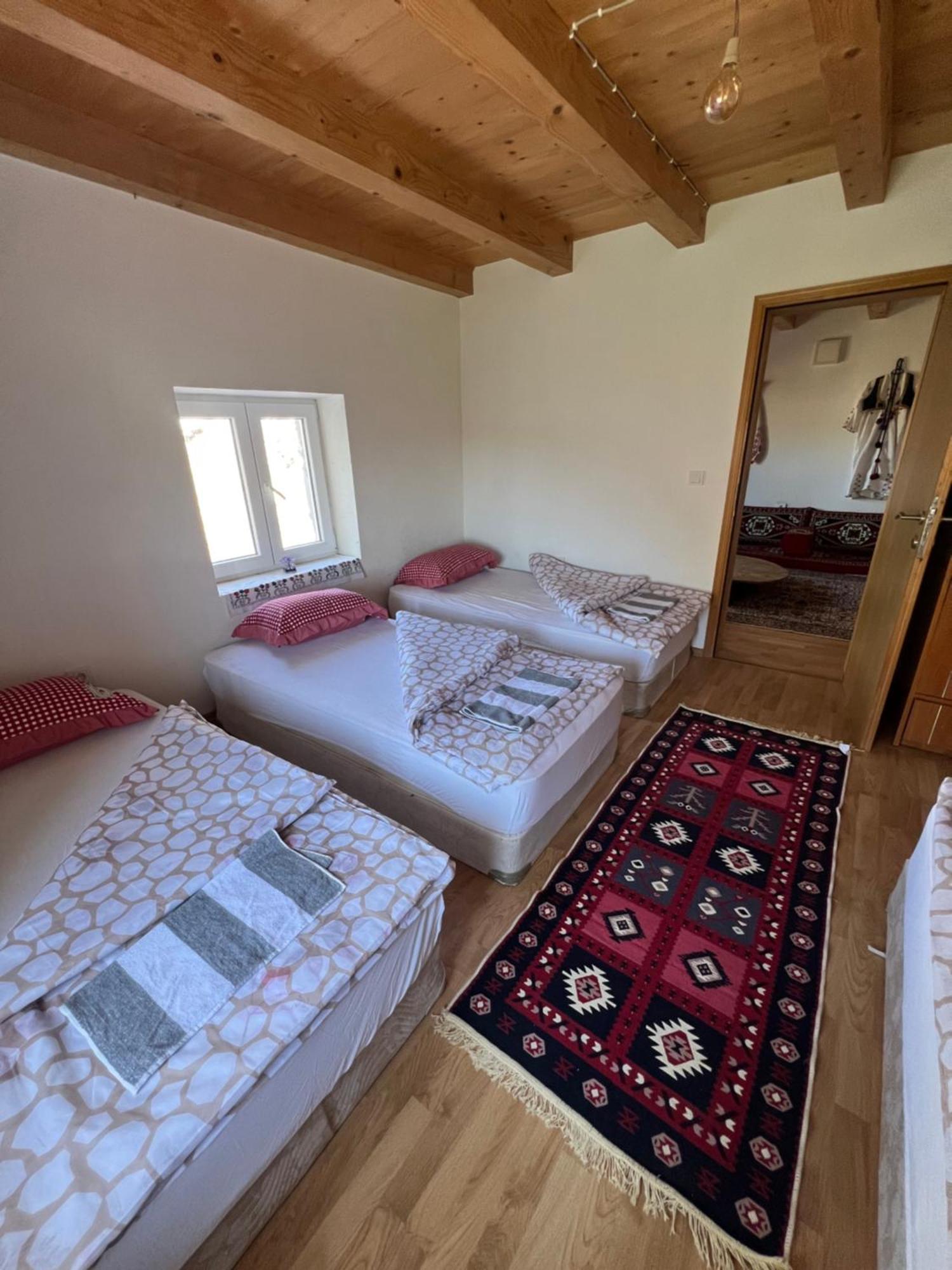 Bed and Breakfast Kod Kapetana Tea Gornji Lukomir Экстерьер фото