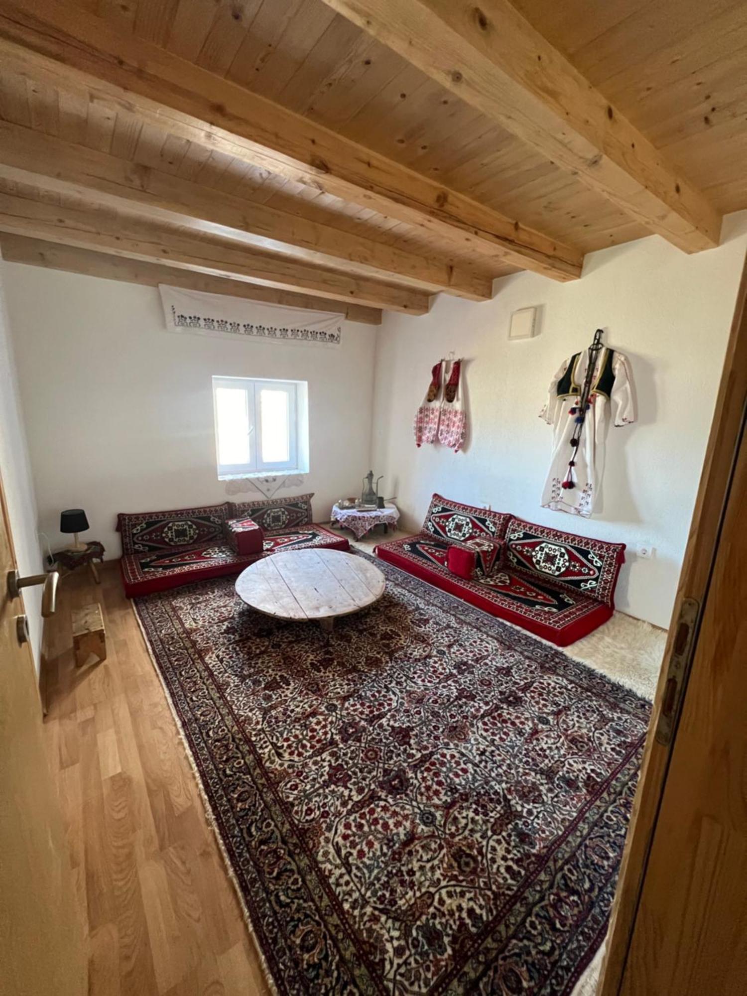 Bed and Breakfast Kod Kapetana Tea Gornji Lukomir Экстерьер фото
