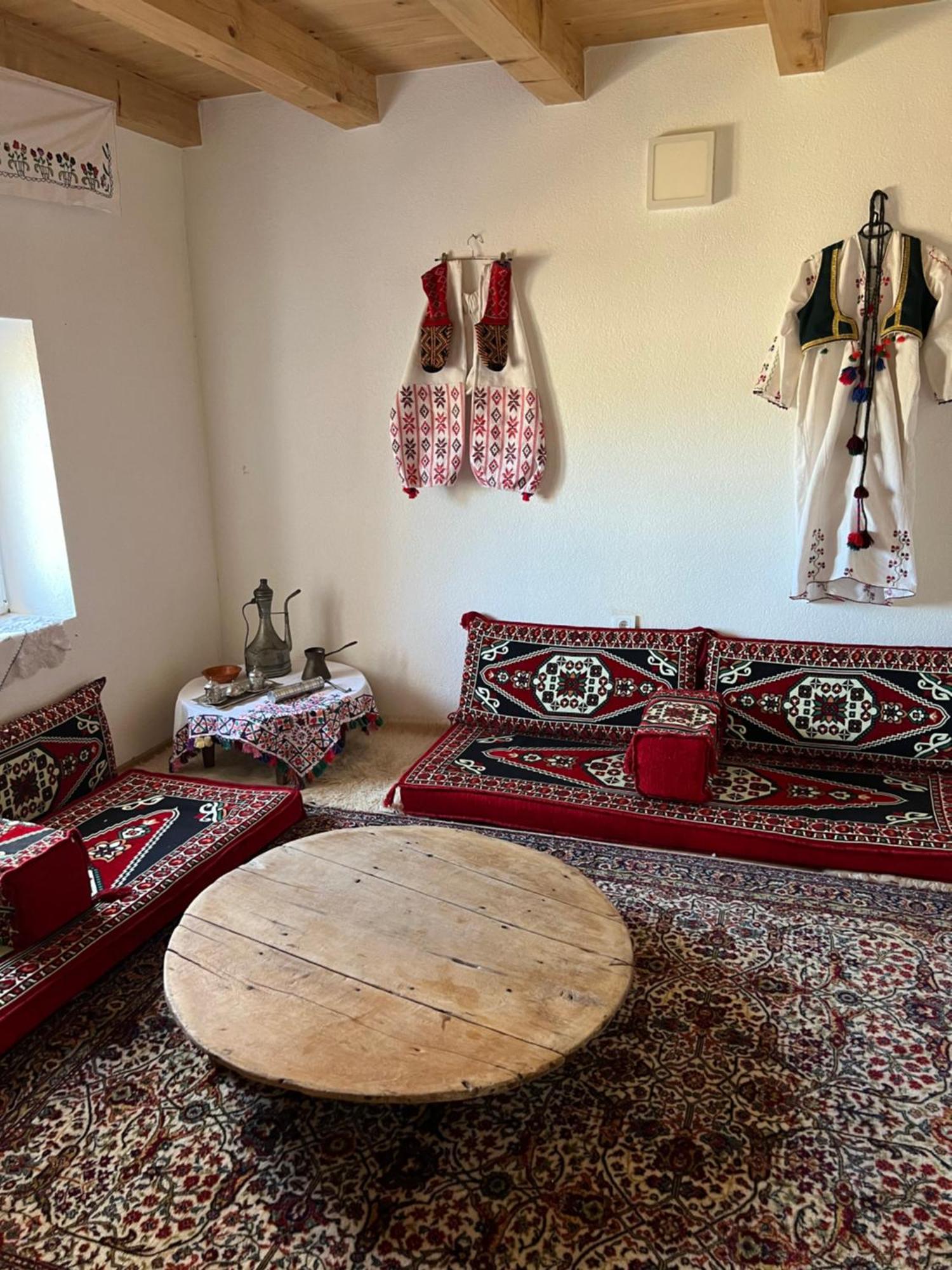 Bed and Breakfast Kod Kapetana Tea Gornji Lukomir Экстерьер фото