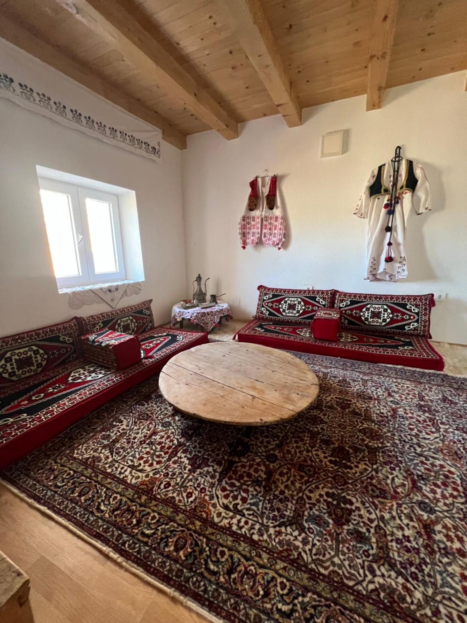 Bed and Breakfast Kod Kapetana Tea Gornji Lukomir Экстерьер фото